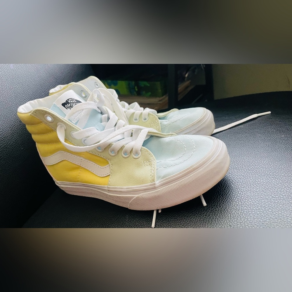 Vans of the wall High top fashion sneakers 4 MEN / 5.5 WOMEN.